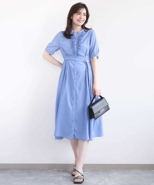 OFUON le MK(オフオンルエムケー)の「フロントフリルキーネックワンピース/洗える/WEB限定サイズあり(ワンピース・レディース・ネイビー/ブルー・36/40/38)」の8枚目の写真