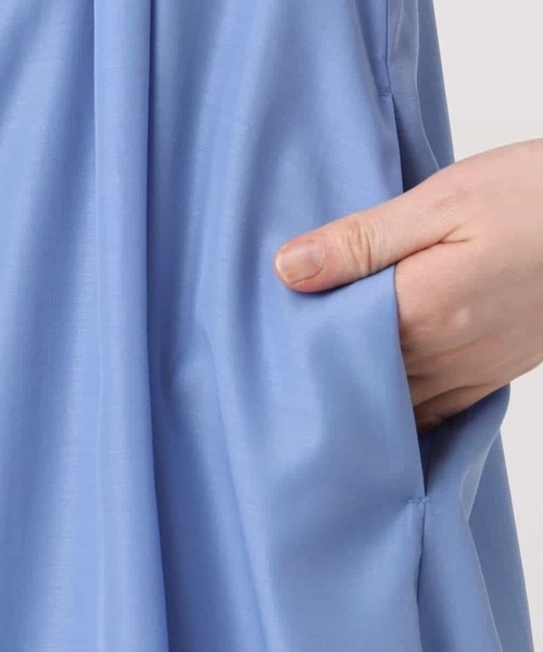 OFUON le MK(オフオンルエムケー)の「フロントフリルキーネックワンピース/洗える/WEB限定サイズあり(ワンピース・レディース・ネイビー/ブルー・36/40/38)」の16枚目の写真