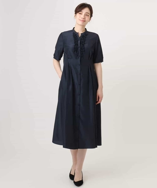 OFUON le MK(オフオンルエムケー)の「フロントフリルキーネックワンピース/洗える/WEB限定サイズあり(ワンピース・レディース・ネイビー/ブルー・36/40/38)」の21枚目の写真