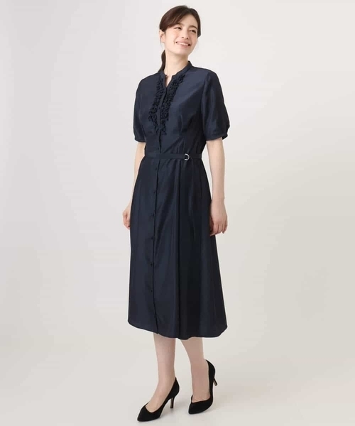 OFUON le MK(オフオンルエムケー)の「フロントフリルキーネックワンピース/洗える/WEB限定サイズあり(ワンピース・レディース・ネイビー/ブルー・36/40/38)」の22枚目の写真