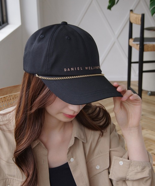 Daniel Wellington(ダニエルウェリントン)の「ダニエルウェリントン チェーン キャップ(キャップ・レディース・ホワイト/ブラック/キャメル・FREE)」の2枚目の写真