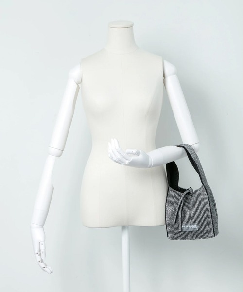 LASTFRAME(ラストフレーム)の「KYOTO METALLIC REVERSIBLE TASUKI TOTE MINI(ハンドバッグ・レディース・ブラック/グレー・FREE)」の6枚目の写真