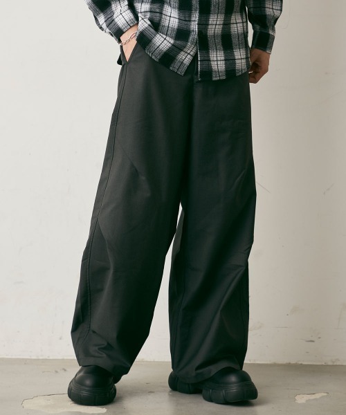 Shoowtime(ショウタイム)の「Side Tuck Wide Silhouette Slacks / サイドタックワイドシルエットスラックス(スラックス・メンズ・ブラック/チャコールグレー・X-LARGE/LARGE/MEDIUM)」の2枚目の写真