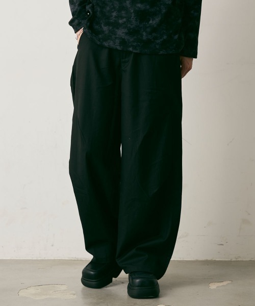 Shoowtime(ショウタイム)の「Side Tuck Wide Silhouette Slacks / サイドタックワイドシルエットスラックス(スラックス・メンズ・ブラック/チャコールグレー・X-LARGE/LARGE/MEDIUM)」の14枚目の写真
