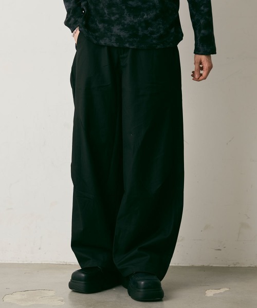 Shoowtime(ショウタイム)の「Side Tuck Wide Silhouette Slacks / サイドタックワイドシルエットスラックス(スラックス・メンズ・ブラック/チャコールグレー・X-LARGE/LARGE/MEDIUM)」の19枚目の写真