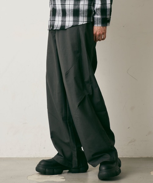 Shoowtime(ショウタイム)の「Side Tuck Wide Silhouette Slacks / サイドタックワイドシルエットスラックス(スラックス・メンズ・ブラック/チャコールグレー・X-LARGE/LARGE/MEDIUM)」の3枚目の写真