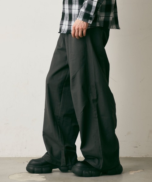 Shoowtime(ショウタイム)の「Side Tuck Wide Silhouette Slacks / サイドタックワイドシルエットスラックス(スラックス・メンズ・ブラック/チャコールグレー・X-LARGE/LARGE/MEDIUM)」の4枚目の写真