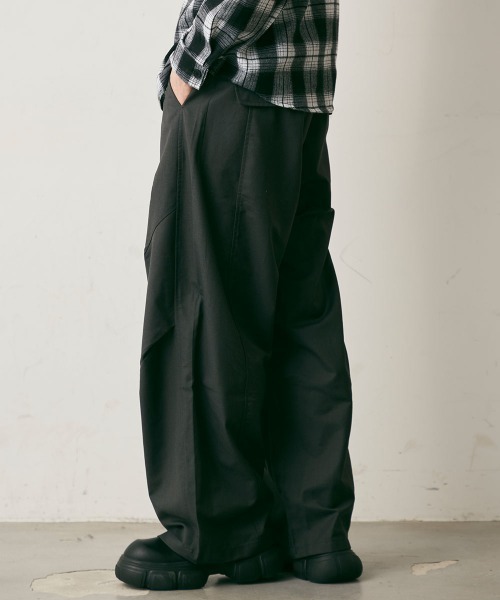 Shoowtime(ショウタイム)の「Side Tuck Wide Silhouette Slacks / サイドタックワイドシルエットスラックス(スラックス・メンズ・ブラック/チャコールグレー・X-LARGE/LARGE/MEDIUM)」の5枚目の写真