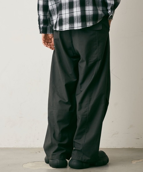 Shoowtime(ショウタイム)の「Side Tuck Wide Silhouette Slacks / サイドタックワイドシルエットスラックス(スラックス・メンズ・ブラック/チャコールグレー・X-LARGE/LARGE/MEDIUM)」の6枚目の写真