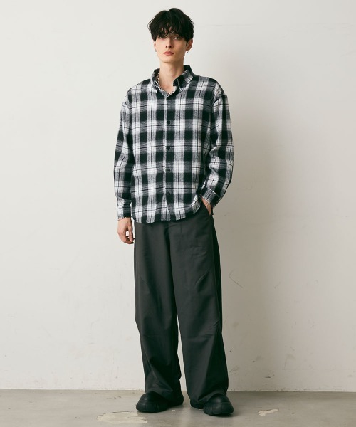 Shoowtime(ショウタイム)の「Side Tuck Wide Silhouette Slacks / サイドタックワイドシルエットスラックス(スラックス・メンズ・ブラック/チャコールグレー・X-LARGE/LARGE/MEDIUM)」の9枚目の写真