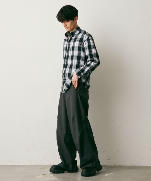 Shoowtime(ショウタイム)の「Side Tuck Wide Silhouette Slacks / サイドタックワイドシルエットスラックス(スラックス・メンズ・ブラック/チャコールグレー・X-LARGE/LARGE/MEDIUM)」の10枚目の写真