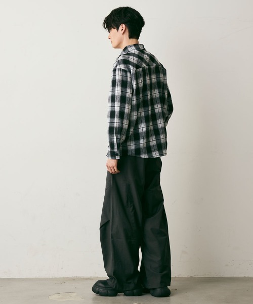 Shoowtime(ショウタイム)の「Side Tuck Wide Silhouette Slacks / サイドタックワイドシルエットスラックス(スラックス・メンズ・ブラック/チャコールグレー・X-LARGE/LARGE/MEDIUM)」の12枚目の写真