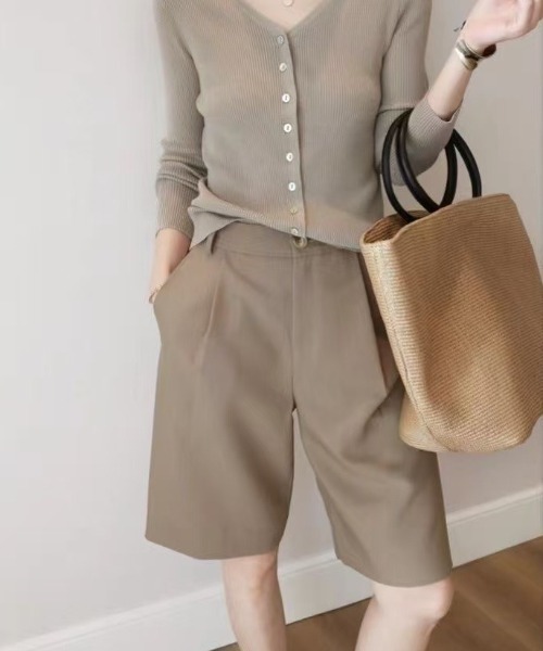 SHEPP（シープ）の「ワイドシルエットハイウエストタックハーフパンツ（スラックス・レディース・ベージュ/ブラック・L/M）」の7枚目の写真
