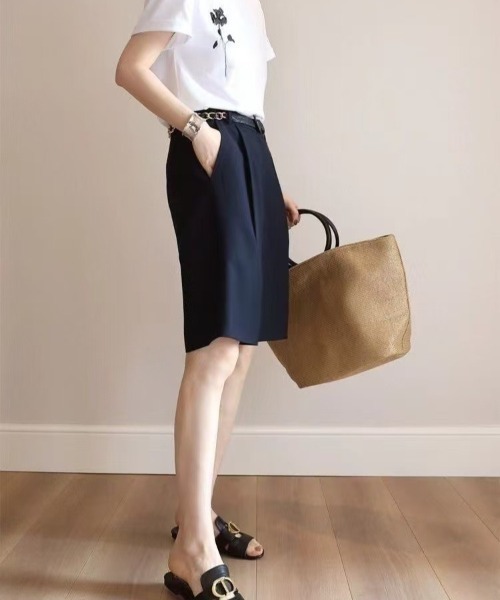 SHEPP（シープ）の「ワイドシルエットハイウエストタックハーフパンツ（スラックス・レディース・ベージュ/ブラック・L/M）」の6枚目の写真