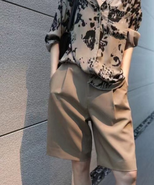 SHEPP（シープ）の「ワイドシルエットハイウエストタックハーフパンツ（スラックス・レディース・ベージュ/ブラック・L/M）」の12枚目の写真