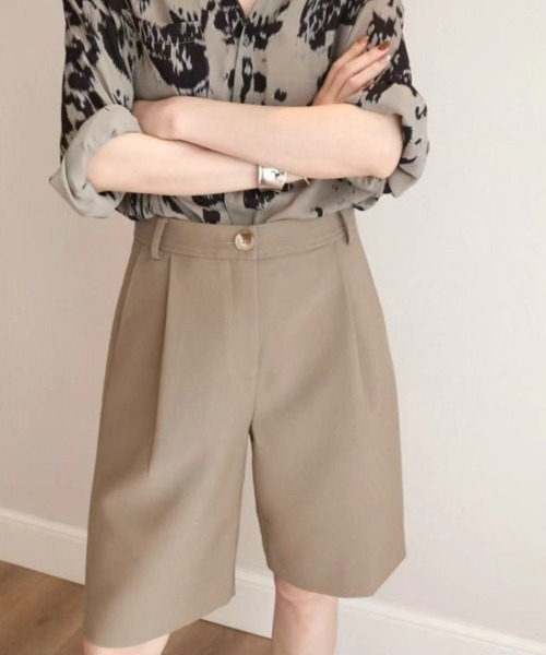 SHEPP（シープ）の「ワイドシルエットハイウエストタックハーフパンツ（スラックス・レディース・ベージュ/ブラック・L/M）」の11枚目の写真