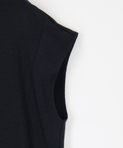 Gabardine K.T(ギャバジンケーティー)の「和紙ジャージー ノースリーブカットソー(Tシャツ/カットソー・レディース・オフホワイト/グレー/ネイビー・9号)」の6枚目の写真