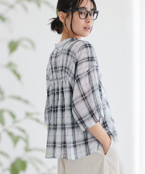 CRAFT STANDARD BOUTIQUE（クラフトスタンダードブティック）の「バックギャザーポンチョシャツ ◆（シャツ/ブラウス・レディース・ブラック系その他3/ホワイト系その他7/ブルー/ライトピンク・FREE）」の5枚目の写真