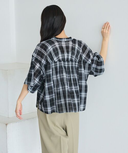 CRAFT STANDARD BOUTIQUE（クラフトスタンダードブティック）の「バックギャザーポンチョシャツ ◆（シャツ/ブラウス・レディース・ブラック系その他3/ホワイト系その他7/ブルー/ライトピンク・FREE）」の16枚目の写真