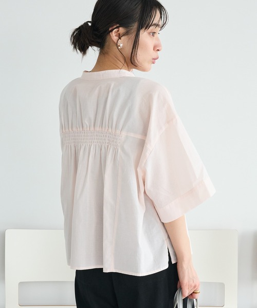 CRAFT STANDARD BOUTIQUE（クラフトスタンダードブティック）の「バックギャザーポンチョシャツ ◆（シャツ/ブラウス・レディース・ブラック系その他3/ホワイト系その他7/ブルー/ライトピンク・FREE）」の4枚目の写真