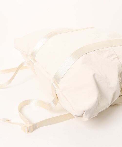 Honeys（ハニーズ）の「【非フッ素撥水加工】マルチｗａｙナップサック（バックパック/リュック・レディース・ベージュ/アイボリー/ブラック・FREE）」の6枚目の写真