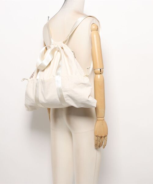 Honeys（ハニーズ）の「【非フッ素撥水加工】マルチｗａｙナップサック（バックパック/リュック・レディース・ベージュ/アイボリー/ブラック・FREE）」の4枚目の写真