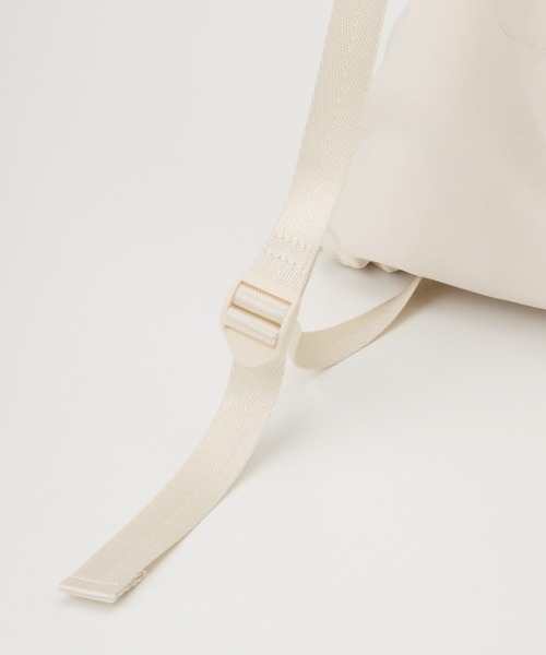 Honeys（ハニーズ）の「【非フッ素撥水加工】マルチｗａｙナップサック（バックパック/リュック・レディース・ベージュ/アイボリー/ブラック・FREE）」の12枚目の写真