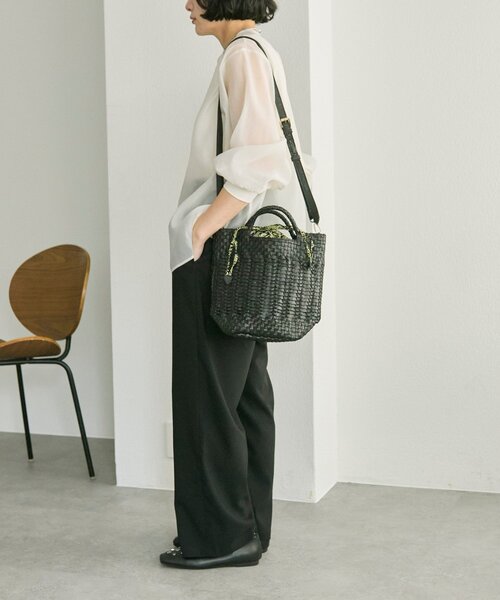 ear PAPILLONNER(イアパピヨネ)の「バリ島バケットショルダーバッグ《本革》(ショルダーバッグ・レディース・ライトグレー/ブラック・FREE)」の8枚目の写真