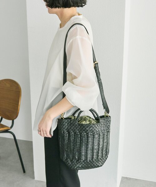 ear PAPILLONNER(イアパピヨネ)の「バリ島バケットショルダーバッグ《本革》(ショルダーバッグ・レディース・ライトグレー/ブラック・FREE)」の9枚目の写真