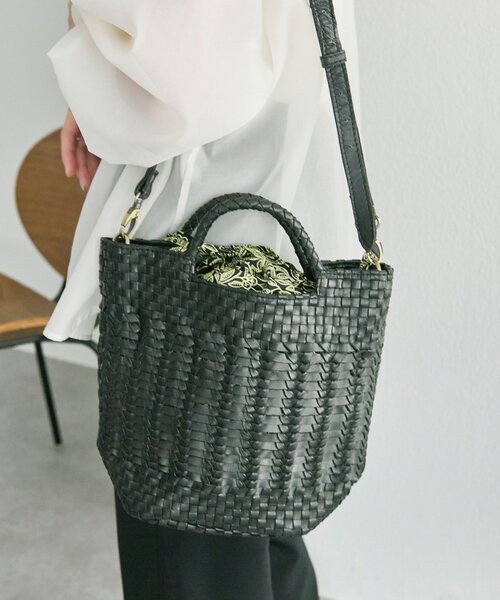 ear PAPILLONNER(イアパピヨネ)の「バリ島バケットショルダーバッグ《本革》(ショルダーバッグ・レディース・ライトグレー/ブラック・FREE)」の10枚目の写真