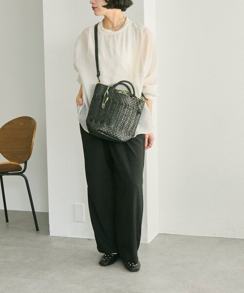 ear PAPILLONNER(イアパピヨネ)の「バリ島バケットショルダーバッグ《本革》(ショルダーバッグ・レディース・ライトグレー/ブラック・FREE)」の11枚目の写真