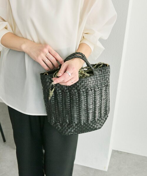 ear PAPILLONNER(イアパピヨネ)の「バリ島バケットショルダーバッグ《本革》(ショルダーバッグ・レディース・ライトグレー/ブラック・FREE)」の18枚目の写真