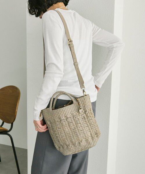 ear PAPILLONNER(イアパピヨネ)の「バリ島バケットショルダーバッグ《本革》(ショルダーバッグ・レディース・ライトグレー/ブラック・FREE)」の12枚目の写真