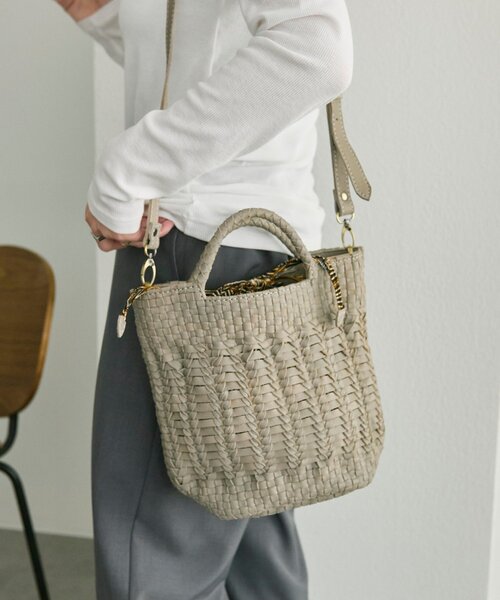 ear PAPILLONNER(イアパピヨネ)の「バリ島バケットショルダーバッグ《本革》(ショルダーバッグ・レディース・ライトグレー/ブラック・FREE)」の13枚目の写真