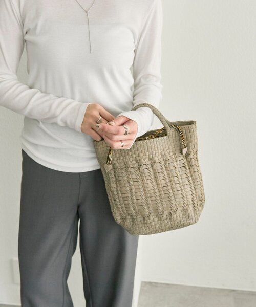 ear PAPILLONNER(イアパピヨネ)の「バリ島バケットショルダーバッグ《本革》(ショルダーバッグ・レディース・ライトグレー/ブラック・FREE)」の14枚目の写真