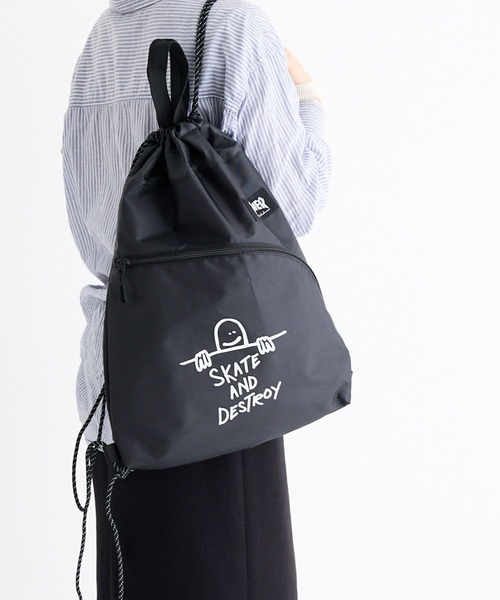 THRASHER(スラッシャー)の「ナップサック 2way ストリート ブラック メンズ(バックパック/リュック・メンズ・ブラック×ブルー/ブラック×ホワイト/ブラック×ピンク・FREE)」の1枚目の写真