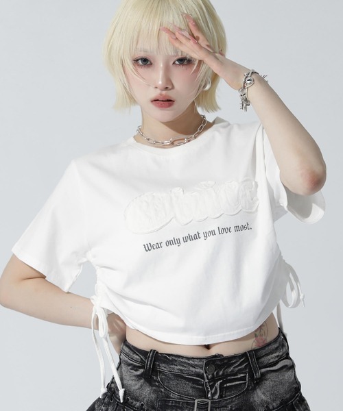 ANAP(アナップ)の「ワッペンロゴ サイドギャザー ピグメントTシャツ(Tシャツ/カットソー・レディース・ホワイト/ブルー/ダークアッシュ・F)」の2枚目の写真