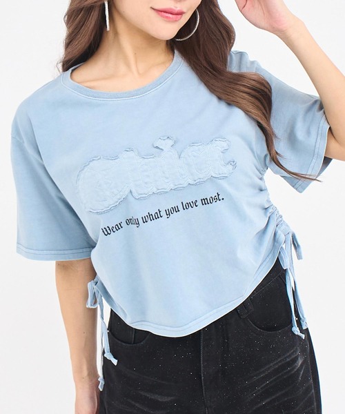 ANAP(アナップ)の「ワッペンロゴ サイドギャザー ピグメントTシャツ(Tシャツ/カットソー・レディース・ホワイト/ブルー/ダークアッシュ・F)」の1枚目の写真
