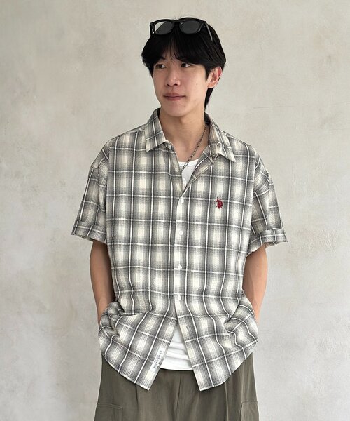 U.S. POLO ASSN.(ユーエスポロアッスン)の「シアサッカー半袖シャツ(シャツ/ブラウス・レディース・ホワイト/レッド/ブラウン/グリーン/アイボリー/ブルー/イエロー/ネイビー・MEDIUM/LARGE)」の1枚目の写真