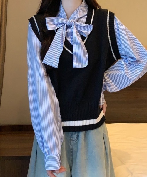 Alvia(アルビア)の「レイヤード風リボンタイストライプシャツ×ニットベスト トップス(ニット/セーター・レディース・グレー/ブラック/ブラウン・M)」の16枚目の写真