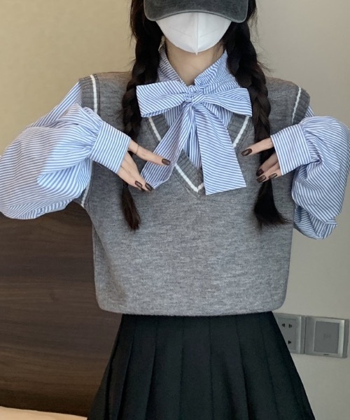 Alvia(アルビア)の「レイヤード風リボンタイストライプシャツ×ニットベスト トップス(ニット/セーター・レディース・グレー/ブラック/ブラウン・M)」の5枚目の写真