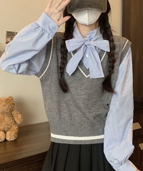 Alvia(アルビア)の「レイヤード風リボンタイストライプシャツ×ニットベスト トップス(ニット/セーター・レディース・グレー/ブラック/ブラウン・M)」の6枚目の写真