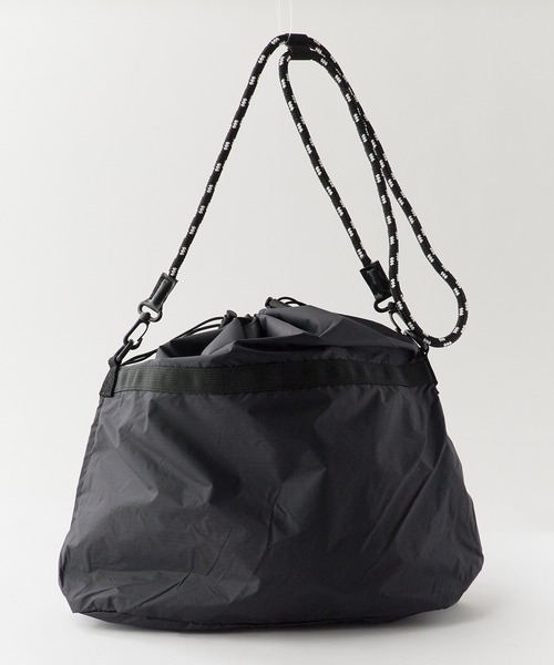 POLeR（ポーラー）の「POLeR/ポーラー DRAWSTRING SLING BAG（ボディバッグ/ウエストポーチ・メンズ・ブラック/ライトグレー/ブルー・ONE SIZE）」の18枚目の写真