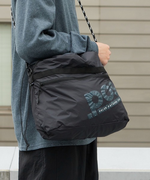 POLeR(ポーラー)の「POLeR/ポーラー DRAWSTRING SLING BAG(ボディバッグ/ウエストポーチ・メンズ・ブラック/ライトグレー/ブルー・ONE SIZE)」の21枚目の写真