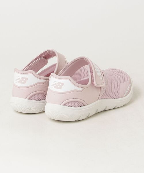 NEW BALANCE(ニューバランス)の「208 Hook and Loop(サンダル・キッズ・ブラック/ベージュ/ピンク・17.0cm/17.5cm/18.0cm/18.5cm/19.0cm/19.5cm/20.0cm/20.5cm/21.0cm/21.5cm/22.0cm/22.5cm/23.0cm/23.5cm/24.0cm/24.5cm/25.0cm)」の7枚目の写真