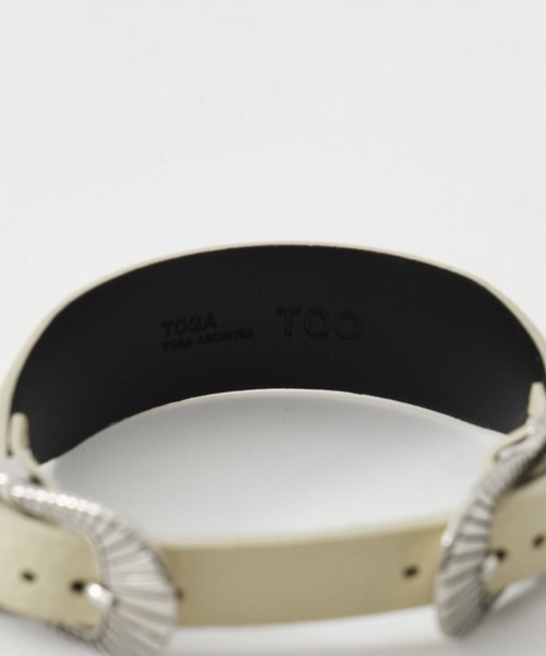 TOGA PULLA(トーガ プルラ)の「【TOGA TOO/トーガトゥー】Narrow double buckle bangle/ナローダブルバックルバングル(バングル/リストバンド・レディース・パープル/イエロー/ブラック・FREE)」の12枚目の写真