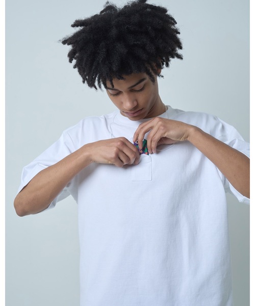COMMON BASE(コモンベース)の「OMAMORI POCKET S/S TEE | BOKUNOU COMMON(Tシャツ/カットソー・メンズ・ホワイト・X-LARGE/LARGE/MEDIUM)」の2枚目の写真