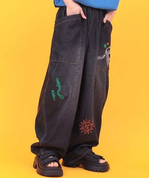 チチカカ(チチカカ)の「Orale! 刺繍コクーンデニムパンツ(その他パンツ・レディース・ライトブルー/ブルー/ブラック・FREE)」の1枚目の写真