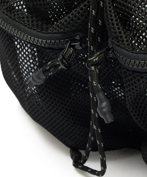 X-girl(エックスガール)の「FACE LABEL 2WAY MESH KNAPSACK(バックパック/リュック・レディース・ベージュ/ブラック・ONE SIZE)」の7枚目の写真