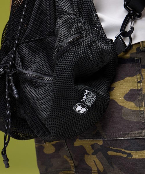 X-girl(エックスガール)の「FACE LABEL 2WAY MESH KNAPSACK(バックパック/リュック・レディース・ベージュ/ブラック・ONE SIZE)」の12枚目の写真